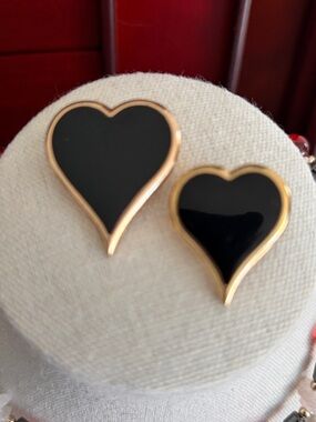 Vintage Sarah Coventry Black Heart Enamel Gold-Tone Brooches